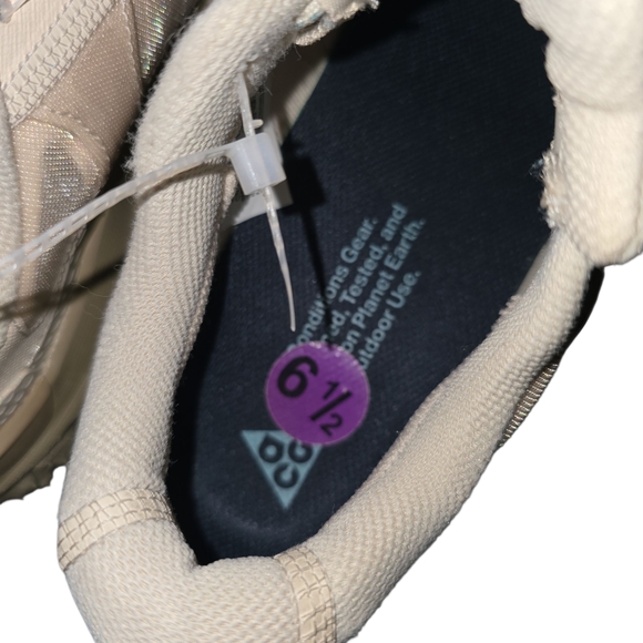 Nike Beige Trail Running Shoes - Picture 7 of 7